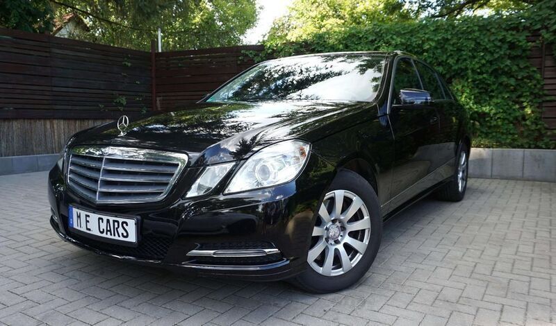 Obsidianschwarz metalliclack Gebraucht 2012 Mercedes E300 Limousine | 17.900 € (Fairer Preis) - Bild 1/4