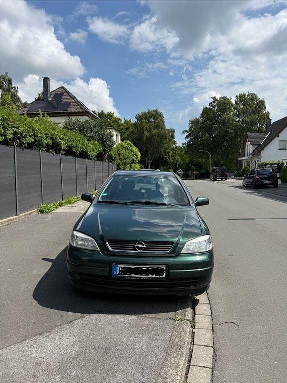 Grün Gebraucht 2000 Opel Astra Comfort Limousine | 900 € (Guter Preis) - Bild 1/4