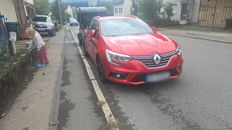 Rot Gebraucht 2020 Renault Mégane IV Business Kombi | 10.000 € (Fairer Preis) - Bild 1/4