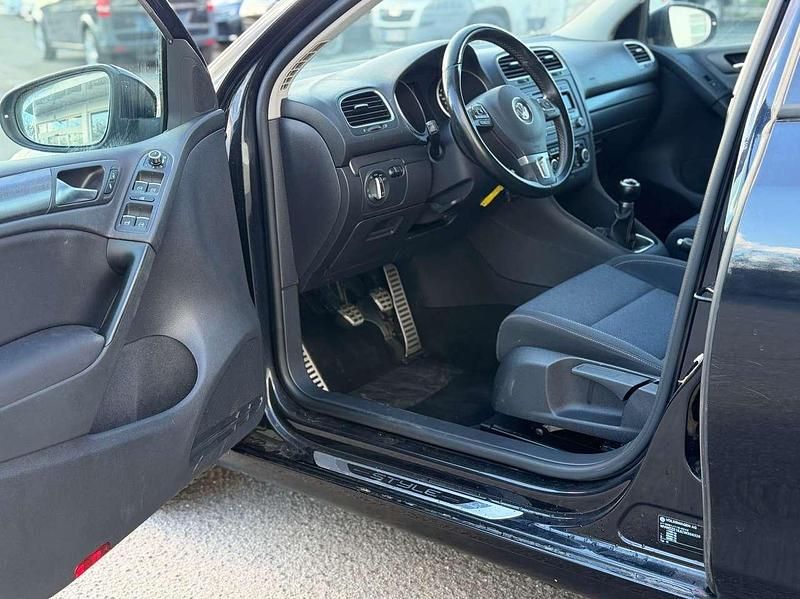 Gebraucht VW Golf VII Style 105 PS (77 kW) 2012 Deep black perleffekt Kleinwagen