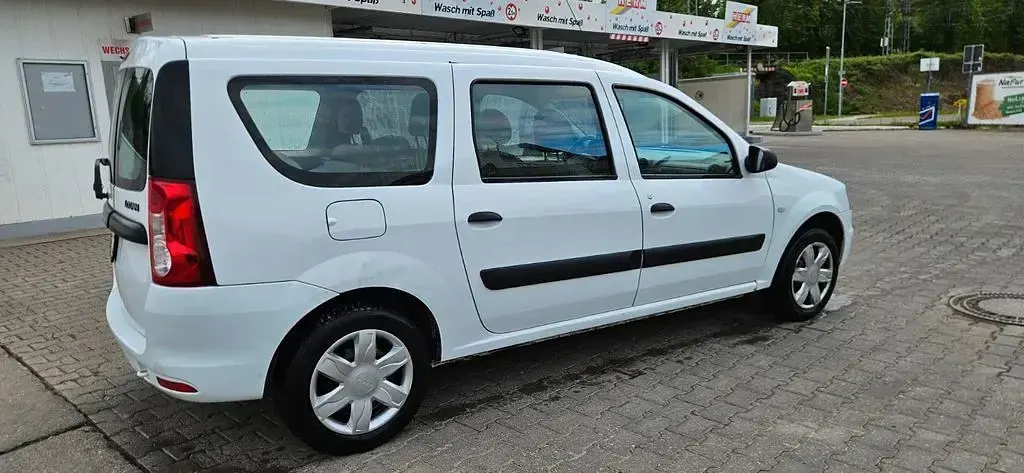 Używany Dacia Logan 84 KM (61 kW) 2011 Biały Sedan/Limuzyna
