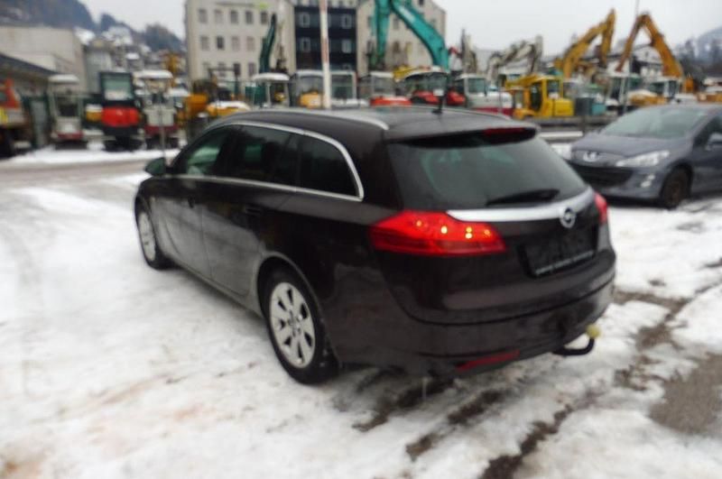 Gebraucht Opel Insignia Edition 131 PS (96 kW) 2013 Braun Kombi