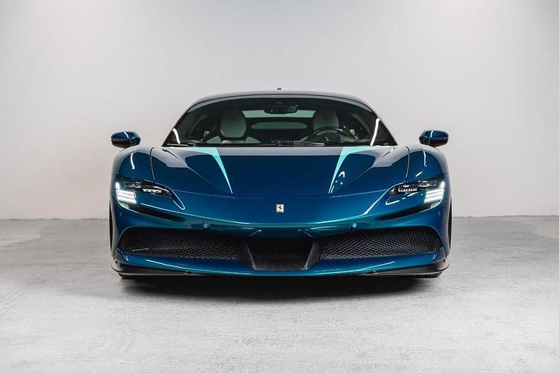 Neu Ferrari SF90 2025 Grün