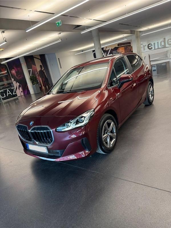 Rot Gebraucht 2023 BMW 218 Active Tourer Luxury Line Van / Kleinbus | 25.400 € (Superpreis) - Bild 1/4