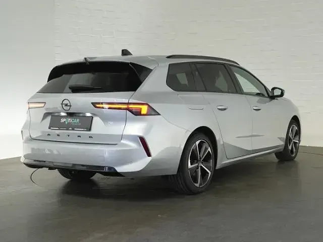 Gebraucht Opel Astra 131 PS (96 kW) 2024 Kristall silber Kleinwagen