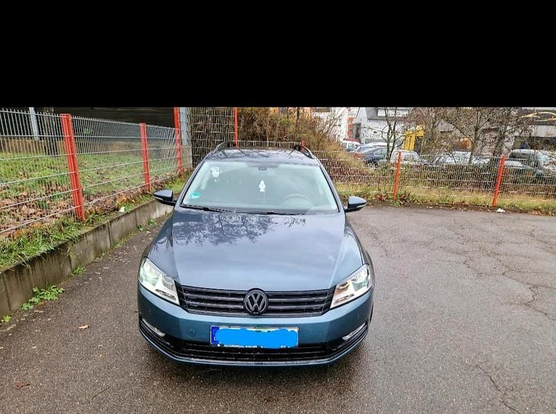 Grau Gebraucht 2011 VW Passat Limousine | 4.000 € (Guter Preis) - Bild 1/4