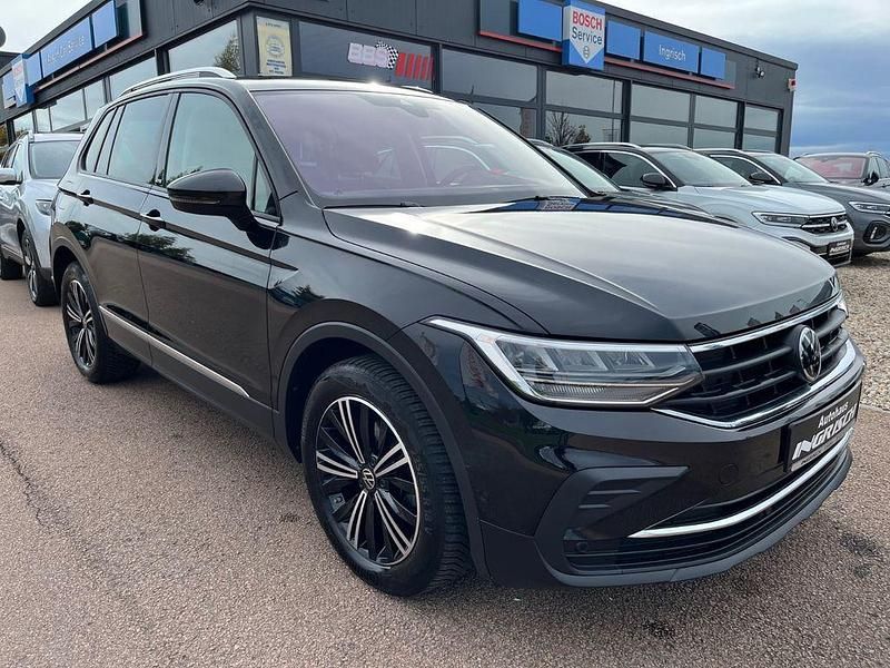 Schwarz Gebraucht 2022 VW Tiguan Active SUV | 21.850 € (Guter Preis) - Bild 1/4
