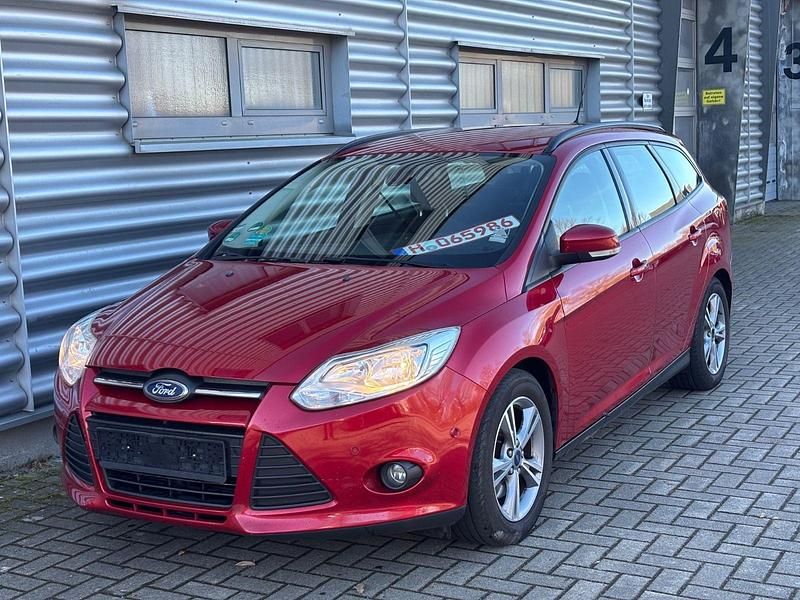 Gebraucht Ford Focus Titanium 150 PS (110 kW) 2013 Rot Kombi