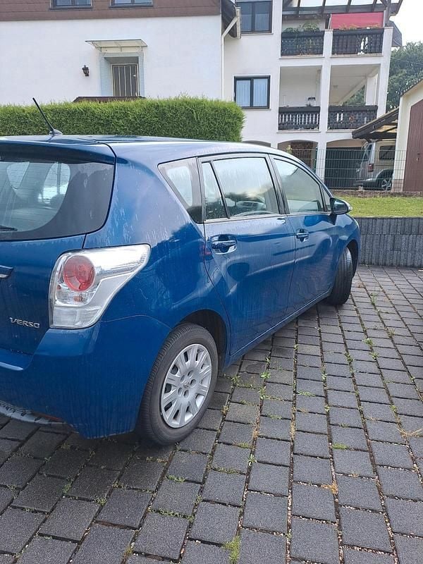 Blau Gebraucht 2017 Toyota Verso Van / Kleinbus | 11.000 € (Superpreis) - Bild 1/4