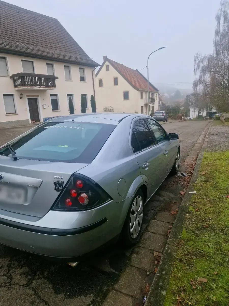 Gebraucht Ford Mondeo 131 PS (96 kW) 2004 Silber Limousine