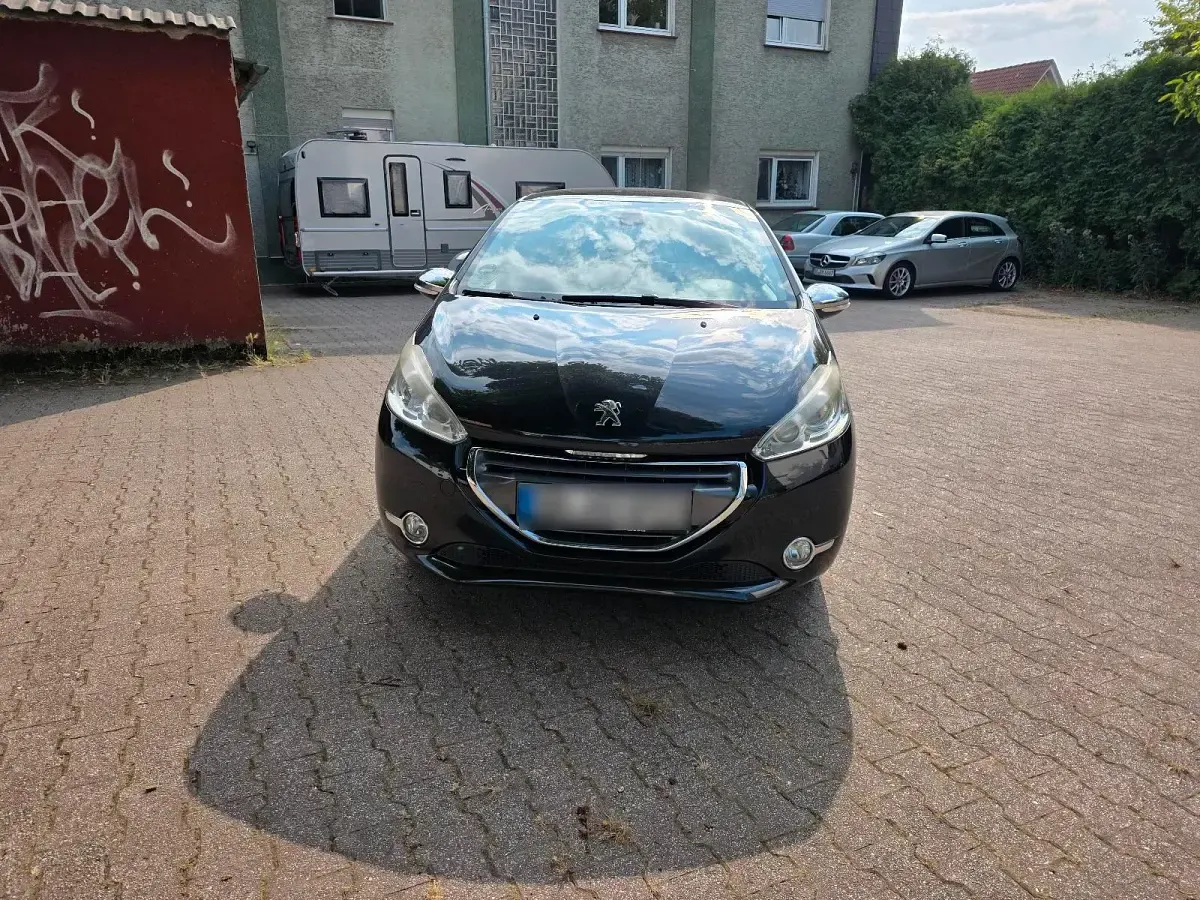 Gebraucht Peugeot 208 Allure 120 PS (88 kW) 2012 Schwarz Kleinwagen