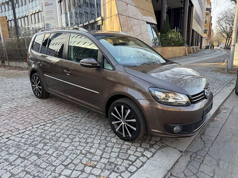 Gebraucht VW Touran Highline 177 PS (130 kW) 2015 Braun Van / Kleinbus