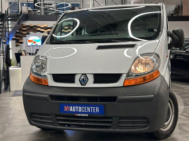 Weiß Gebraucht 2006 Renault Trafic Van / Kleinbus | 7.999 € - Bild 1/4