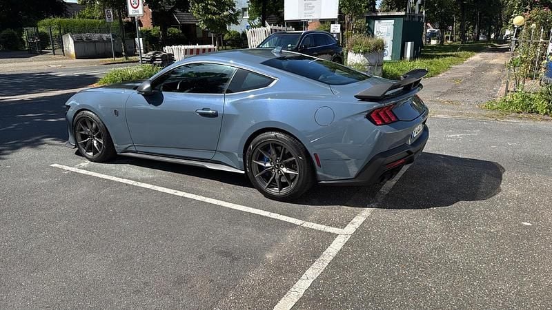 Blau Gebraucht 2024 Ford Mustang Dark Horse Coupé | 57.200 € (Etwas zu teuer) - Bild 1/4