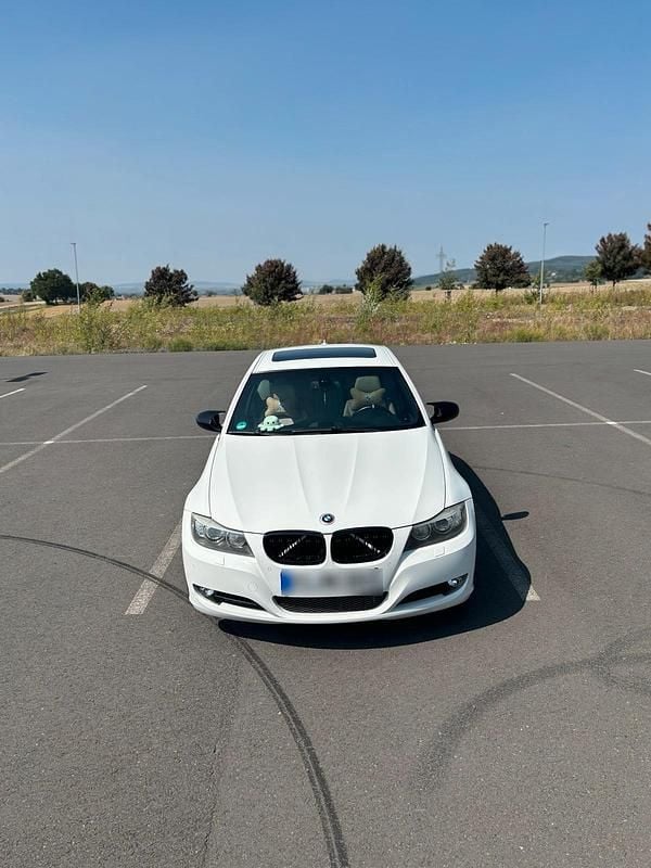 Używany BMW 320 M Performance 170 KM (125 kW) 2009 Biały Sedan/Limuzyna