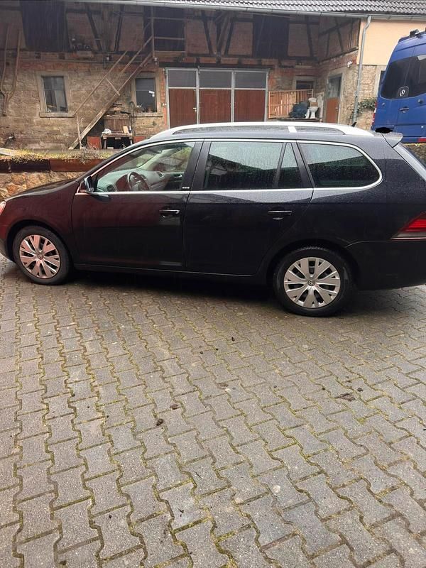 Gebraucht VW Golf VII Style 105 PS (77 kW) 2013 Schwarz Kombi