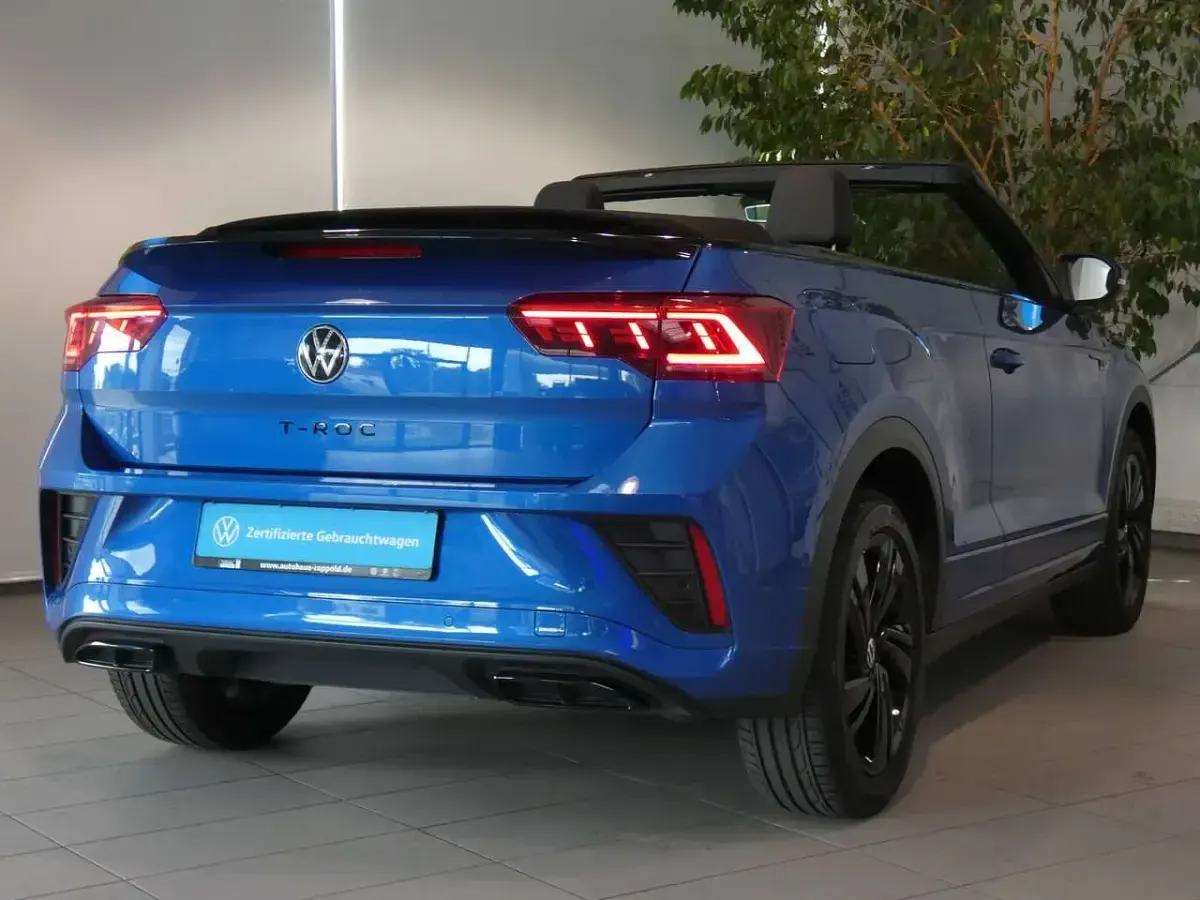 Gebraucht VW T-Roc Cabriolet Style 150 PS (110 kW) 2024 Ravennablau metallic (metallic) Cabrio