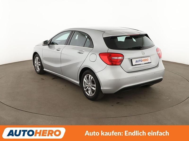 Gebraucht Mercedes A180 Style 122 PS (89 kW) 2015 Grau Limousine