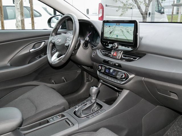 Gebraucht Hyundai i30 Trend 120 PS (88 kW) 2023 Phantom black Kombi