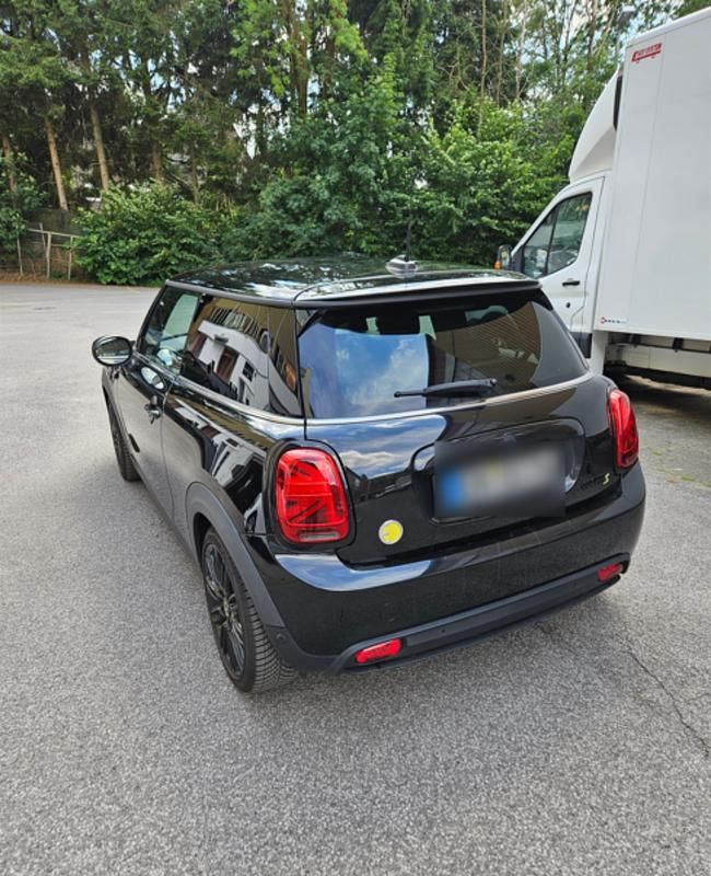 Schwarz Gebraucht 2022 Mini Cooper SE Kleinwagen | 19.900 € (Fairer Preis) - Bild 1/4