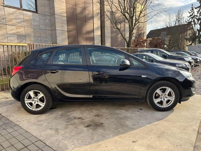 Gebraucht Opel Astra Selection 101 PS (74 kW) 2010 Schwarz Limousine