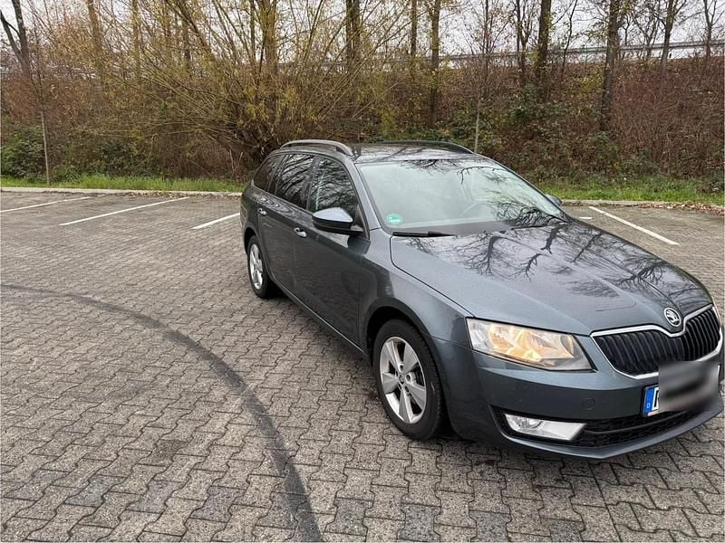Grau Gebraucht 2015 Skoda Octavia Kombi | 7.000 € (Fairer Preis) - Bild 1/4