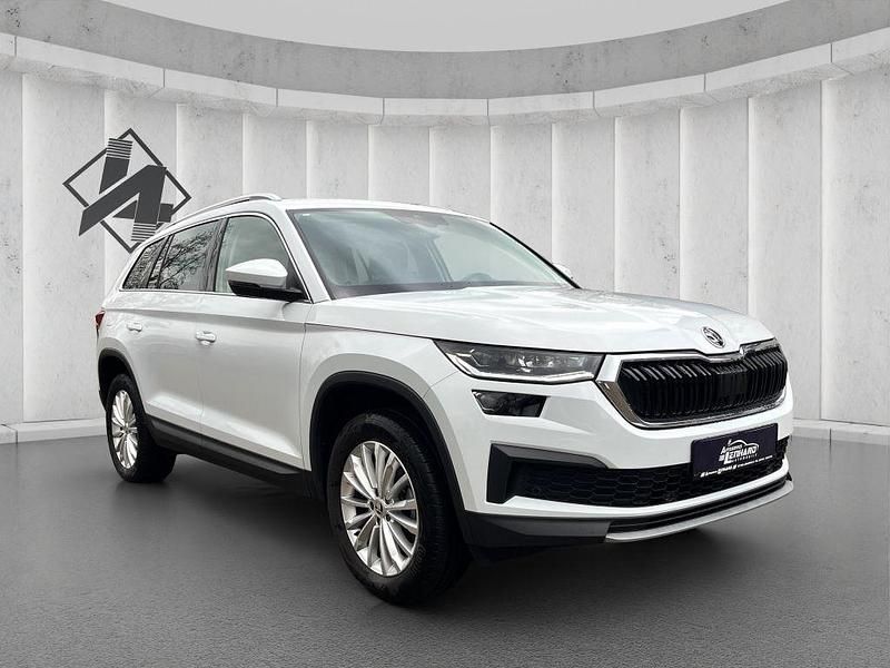 Moonweiss metallic Gebraucht 2024 Skoda Kodiaq SUV | 33.590 € (Superpreis) - Bild 1/4