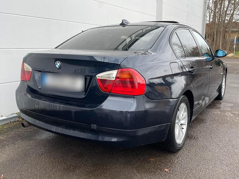 Gebraucht BMW 320 163 PS (119 kW) 2007 Blau Limousine