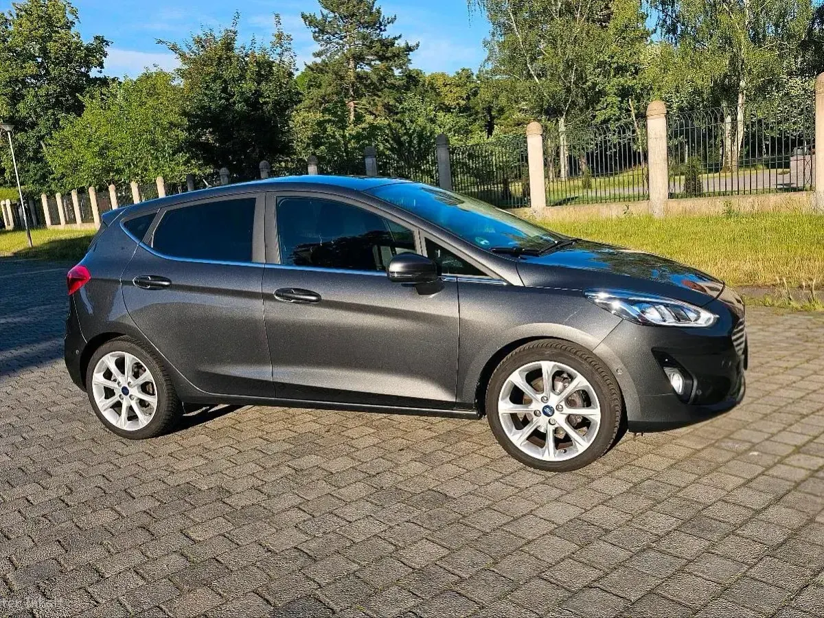 Gebraucht Ford Fiesta Titanium 125 PS (91 kW) 2018 Grau Kleinwagen