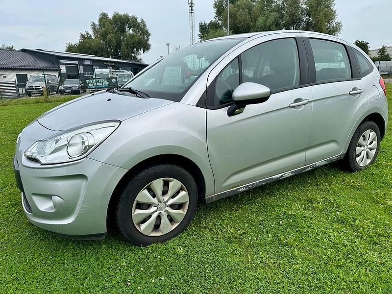 Grau Gebraucht 2010 Citroën C3 Tendance Kleinwagen | 2.700 € (Guter Preis) - Bild 1/4