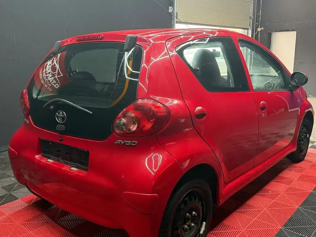 Używany Toyota Aygo Cool 68 KM (50 kW) 2009 Czerwony Hatchback