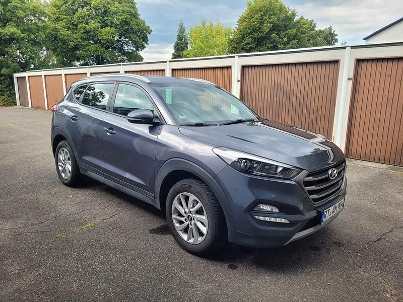 Grau Gebraucht 2018 Hyundai Tucson Style SUV | 16.200 € (Guter Preis) - Bild 1/4