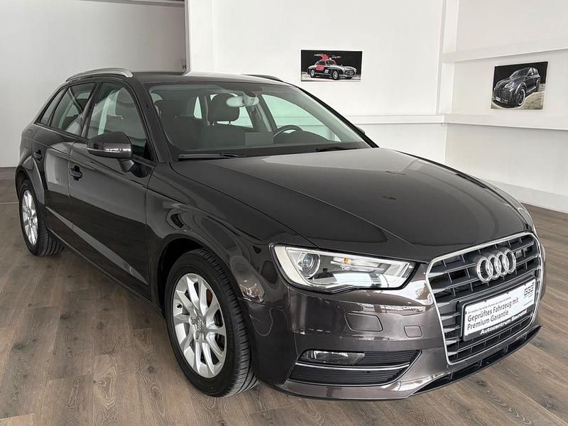 Gebraucht Audi A3 Attraction 110 PS (80 kW) 2015 Braun Limousine