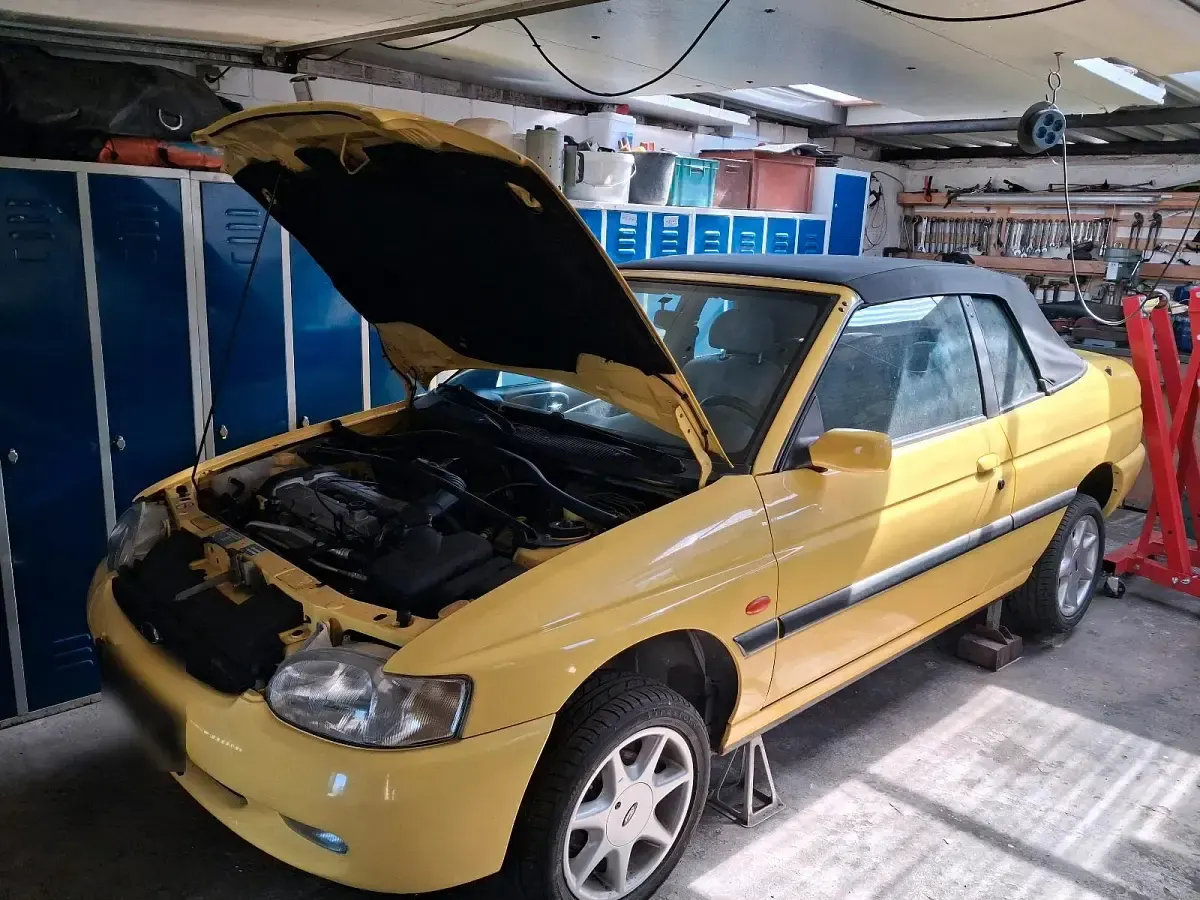 Gebraucht Ford Escort Cabriolet 90 PS (66 kW) 1998 Gelb Cabrio