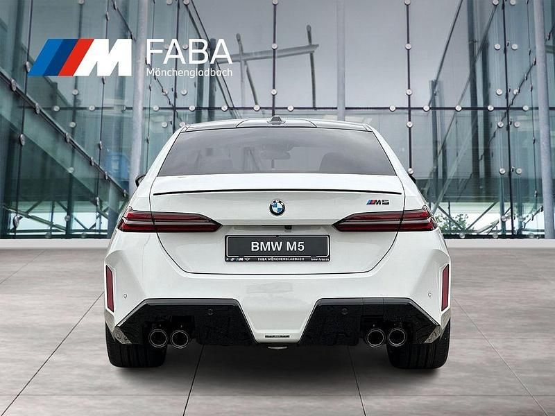 Neu BMW M5 Shadowline 727 PS (534 kW) 2025 Weiß Limousine