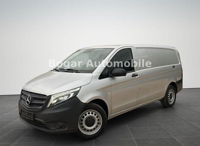 Silber Gebraucht 2020 Mercedes Vito Van / Kleinbus | 24.871 € (Fairer Preis) - Bild 1/4
