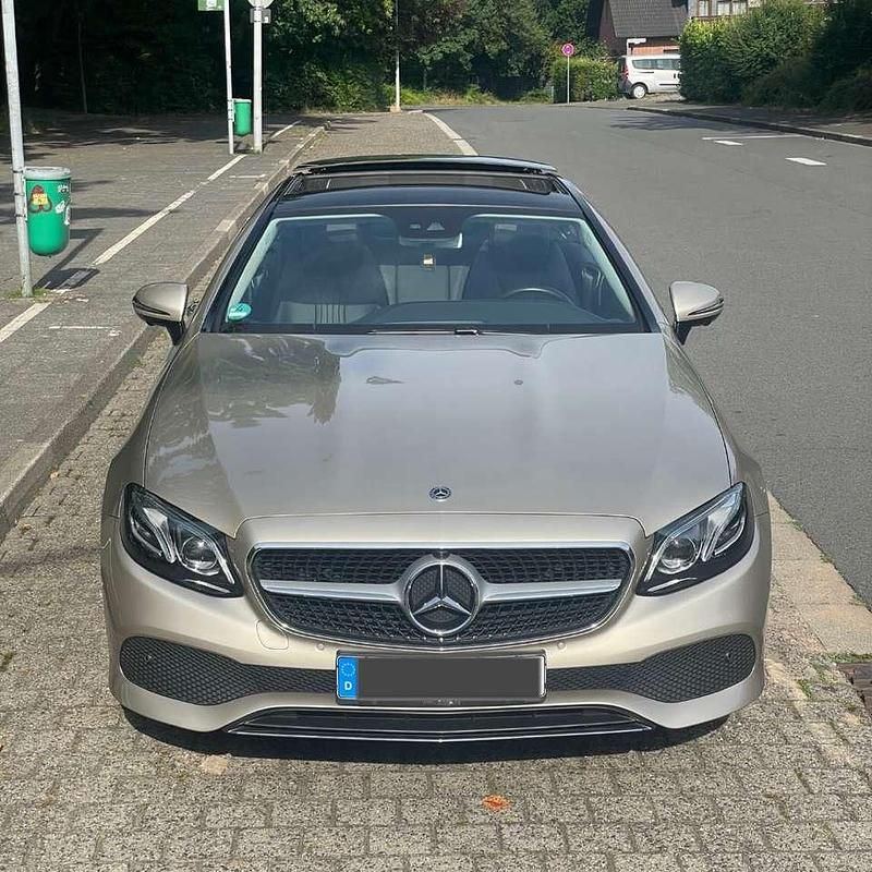 Grau Gebraucht 2018 Mercedes E200 Coupé | 29.500 € (Guter Preis) - Bild 1/4
