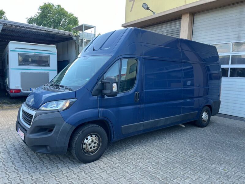 Blau Gebraucht 2018 Peugeot Boxer Van | 14.990 € (Guter Preis) - Bild 1/4