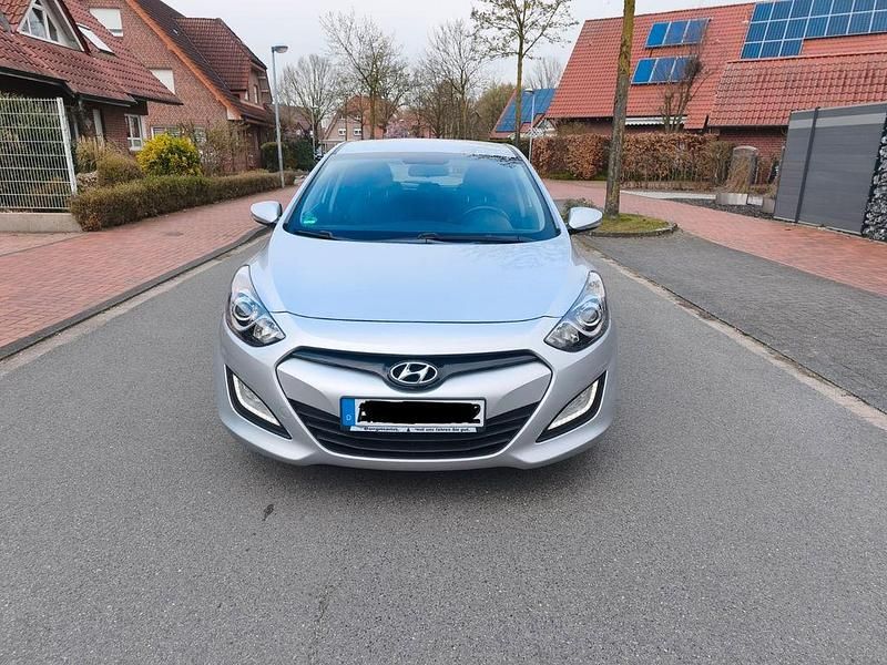 Gebraucht Hyundai i30 99 PS (72 kW) 2014 Silber Limousine