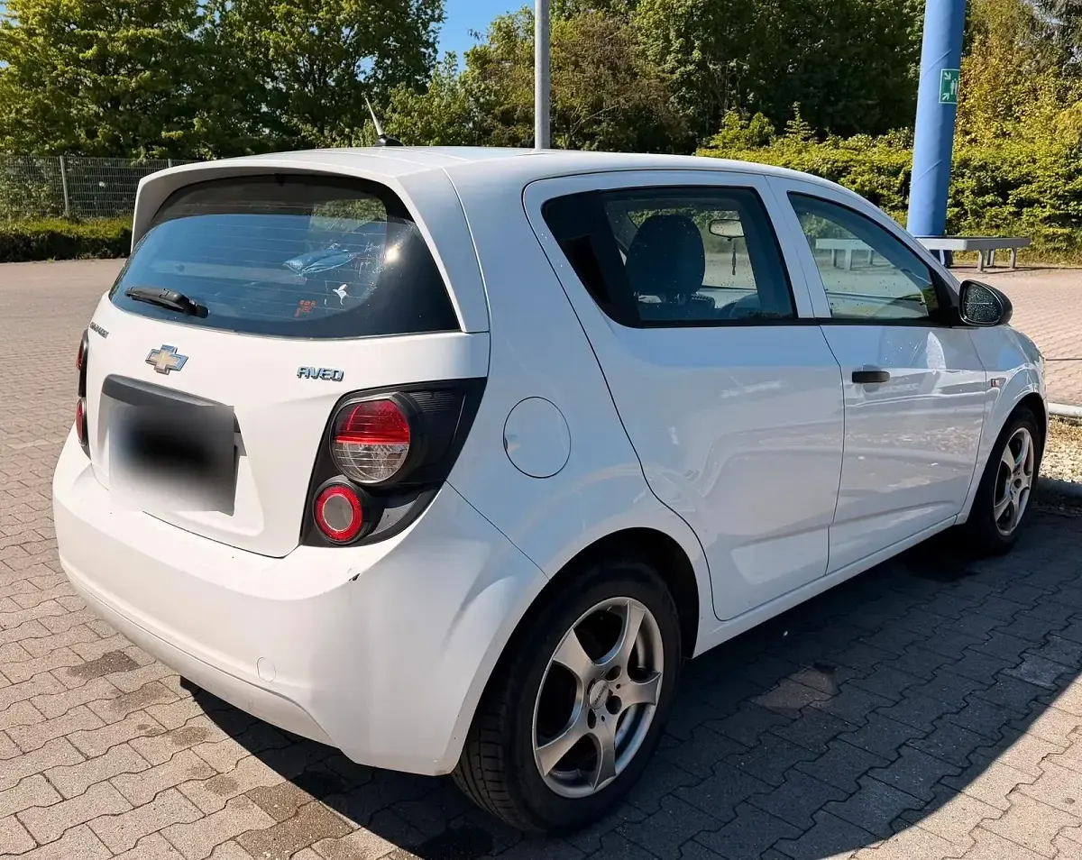 Używany Chevrolet Aveo 69 KM (50 kW) 2012 Biały Hatchback