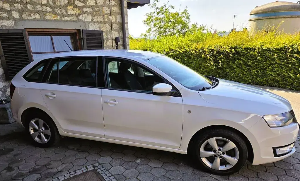 Gebraucht Skoda Rapid Ambition 122 PS (89 kW) 2014 Weiß Kleinwagen