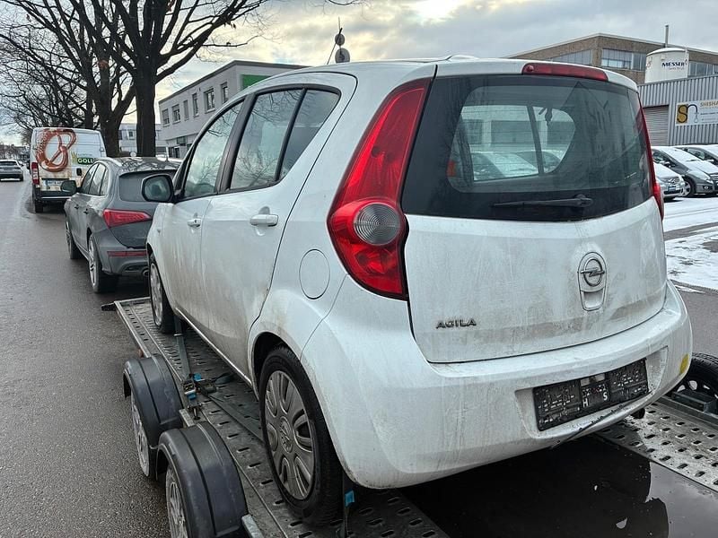 Gebraucht Opel Agila 86 PS (63 kW) 2009 Weiß Limousine