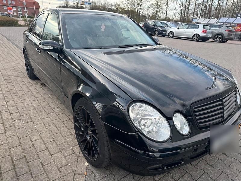 Gebraucht Mercedes E220 150 PS (110 kW) 2004 Schwarz Limousine