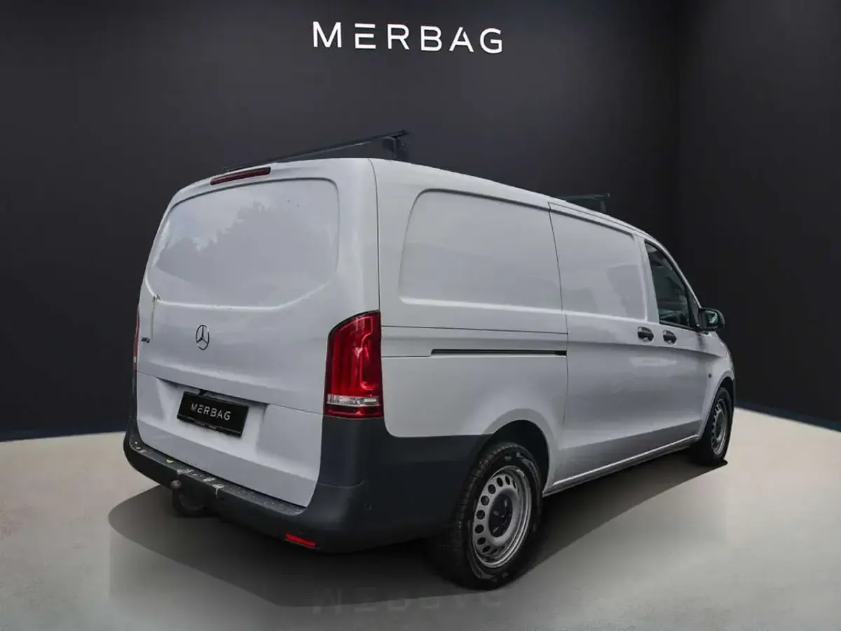 Gebraucht Mercedes Vito 163 PS (119 kW) 2023 Arktisweiß Van