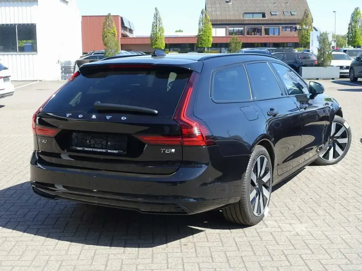 Gebraucht Volvo V90 Plus 455 PS (334 kW) 2025 Onyx black Kombi