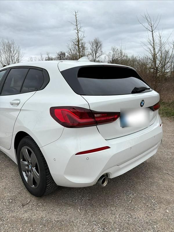 Gebraucht BMW 118 Advantage 136 PS (100 kW) 2023 Weiß Kleinwagen