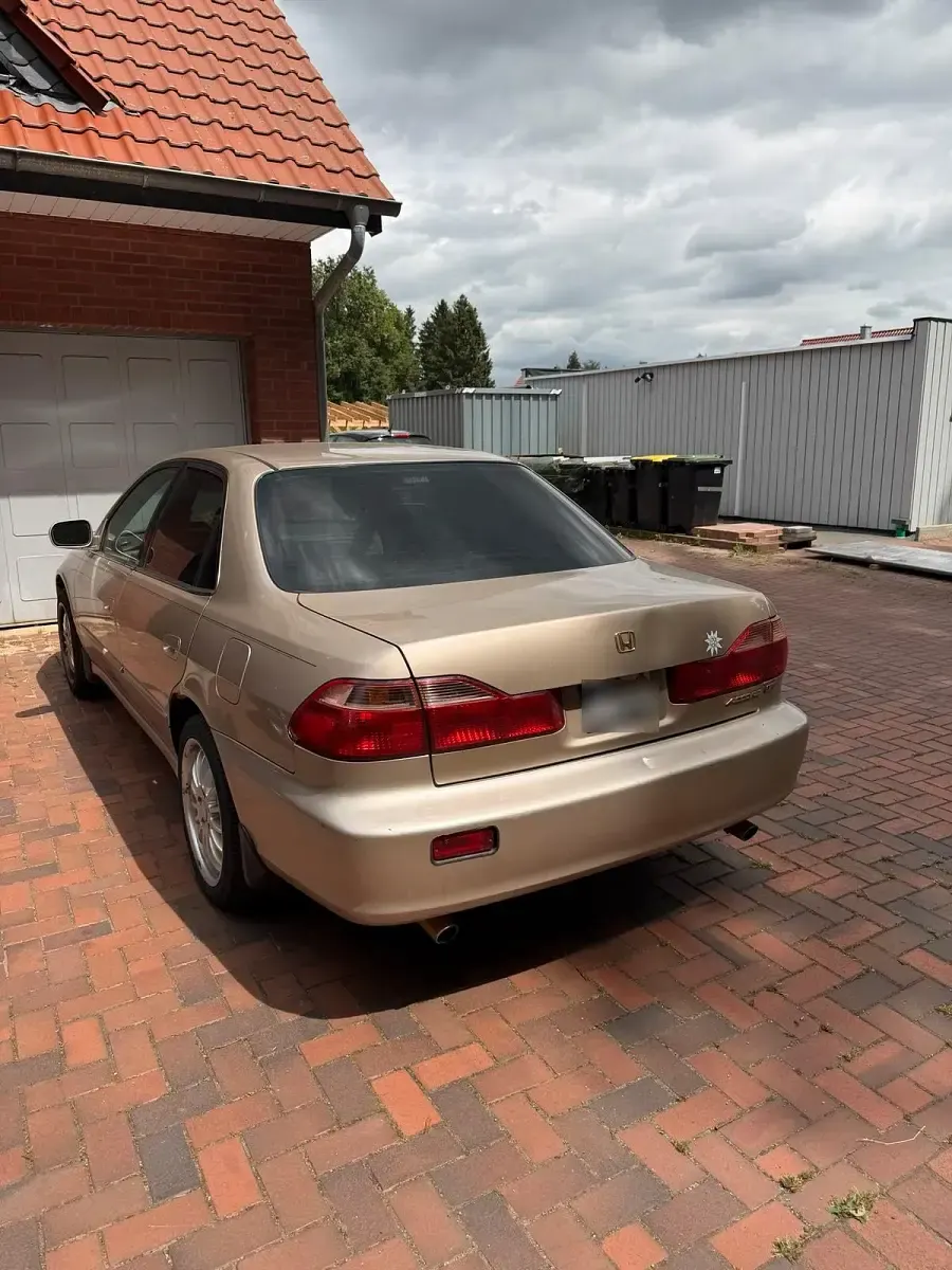 Gebraucht Honda Accord 200 PS (147 kW) 2001 Gold Limousine