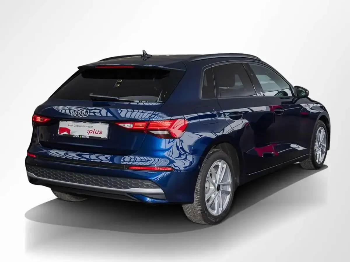 Gebraucht Audi A3 Ambiente 116 PS (85 kW) 2025 Navarrablau metallic Limousine