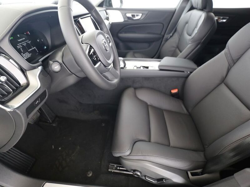 Gebraucht Volvo V60 Ultimate 197 PS (144 kW) 2024 Thunder grey / metallic Kombi