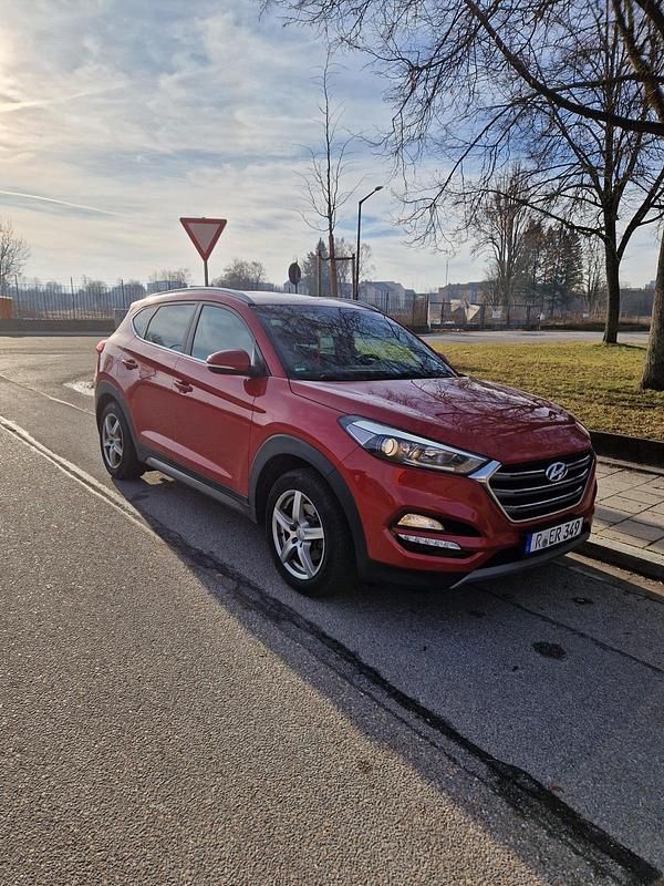 Gebraucht Hyundai Tucson 141 PS (103 kW) 2017 Rot SUV